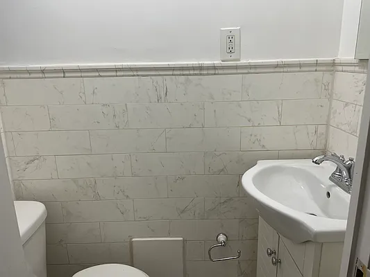 Rented by Meraki Realty LLC | media 27