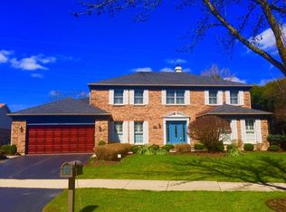2239 N Charter Point Dr, Arlington Heights, IL 60004