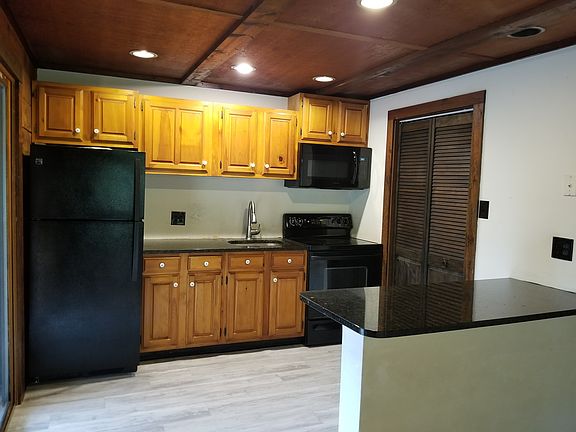4th image of 208 Sellersville Dr