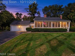 1309 Wixom Trl, Milford, MI 48381