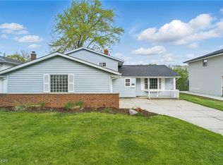 24822 Deerfield Dr, North Olmsted, OH 44070
