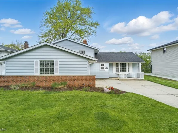 24822 Deerfield Dr, North Olmsted, OH 44070