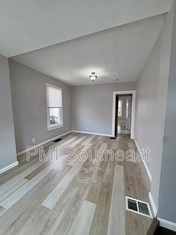 2 bed, 1.0 bath, $1,675 — Photo 4