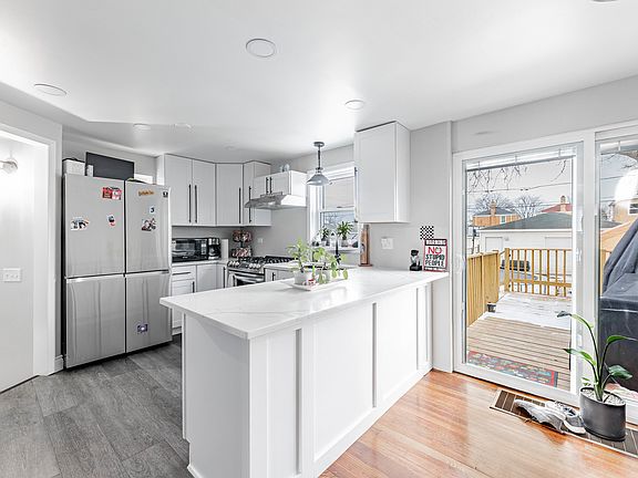 4th image of 3519 S 58th Ave
