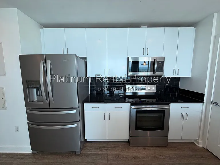 361 17th St #2022 — Photo 7
