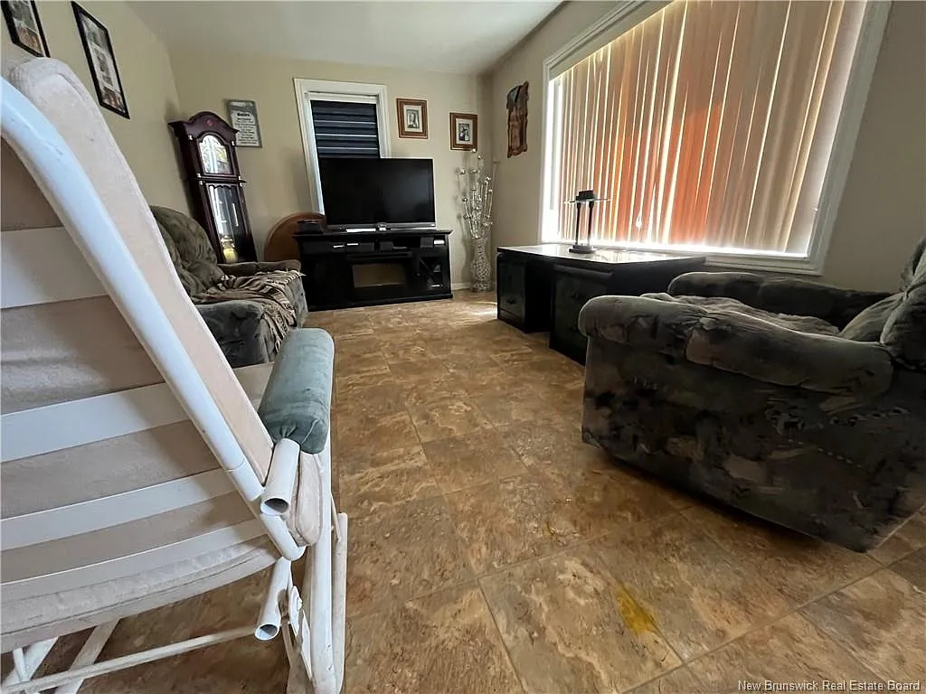 Studio, 2100 sqft, $163,900 — Photo 4