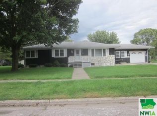 519 Allen St, Laurens, IA 50554