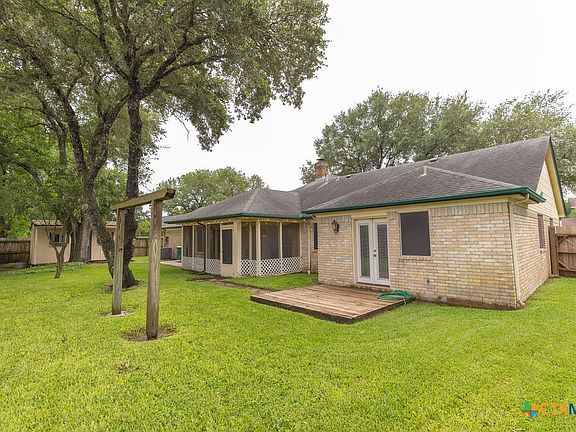 4th image of 304 Bramble Bush Ln