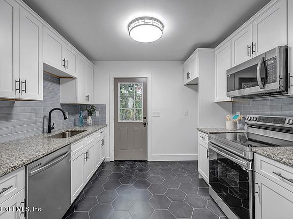 2nd image of 3440 COMMONWEALTH Avenue