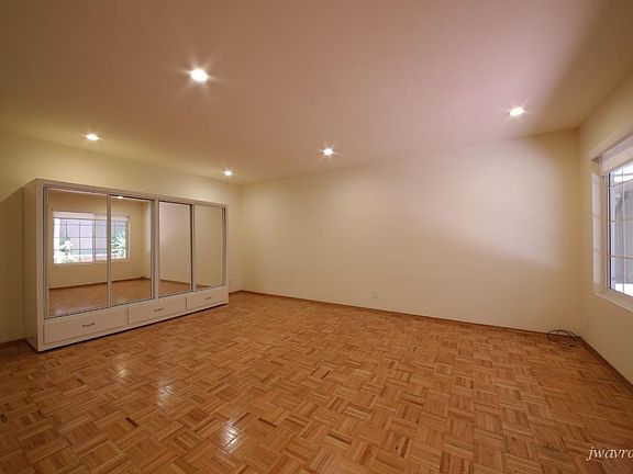 2nd image of 1915 Greenwich St #7