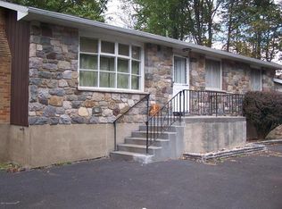 2105 Woodland Ct, Pocono Summit, PA 18346