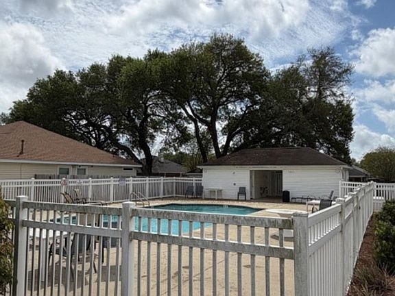 3rd image of 8907 Camelot Pl