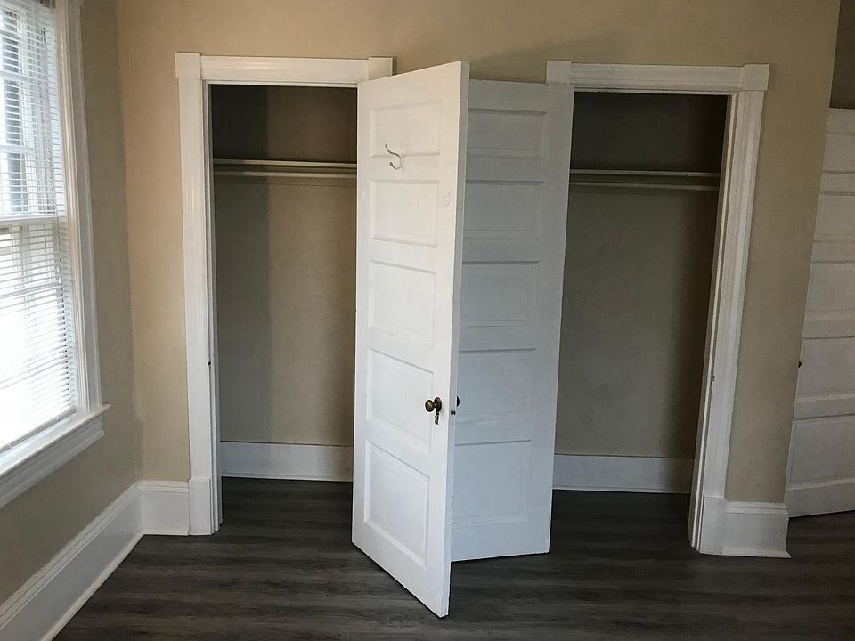 Large bedroom two door closet