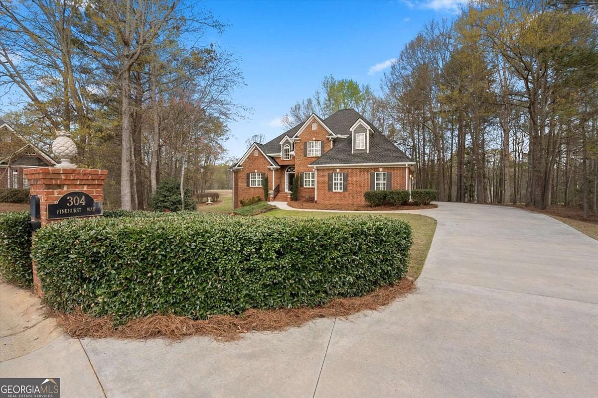 304 Pinehurst Way