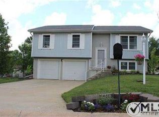 3805 Chapel Dr, Sedalia, MO 65301