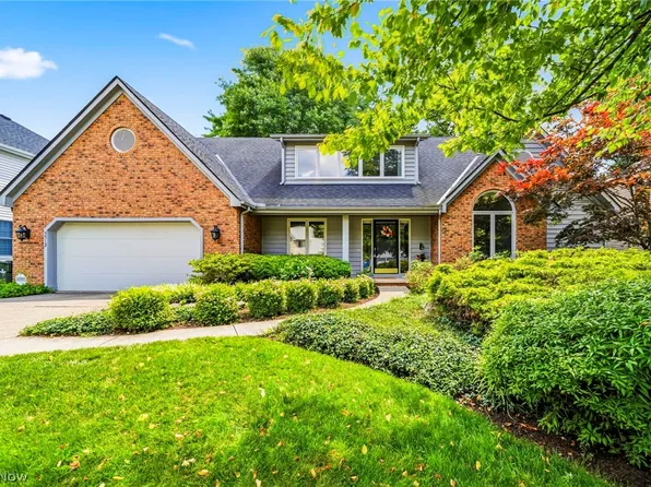 5513 Pheasants Walk Dr, North Olmsted, OH 44070