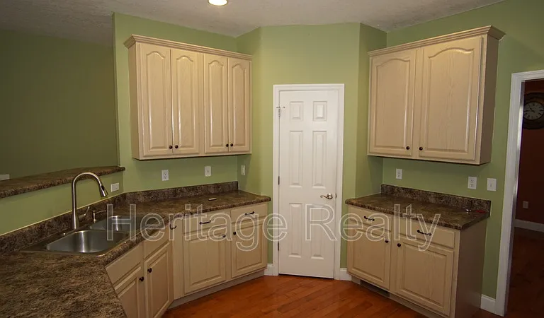 3006 Franklin Ave — Photo 8