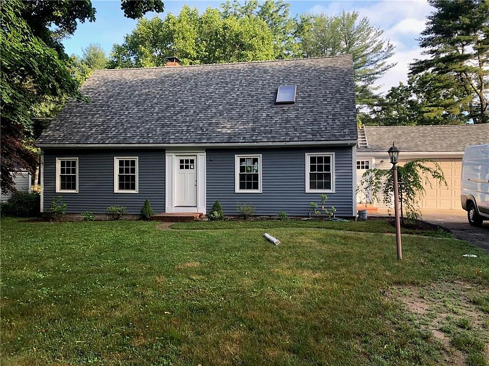 1st image of 11 Old Meadow Ln