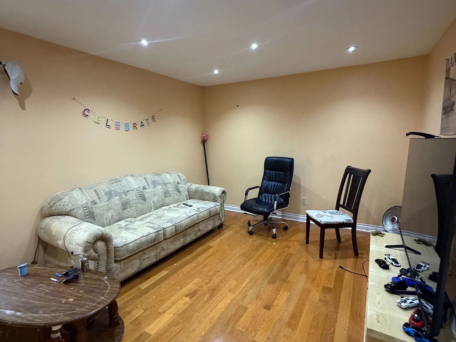 3 bed, $2,800 — Photo 1