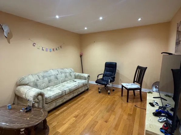 10 Hendricks Cres, Brampton, ON L6Y 4K9