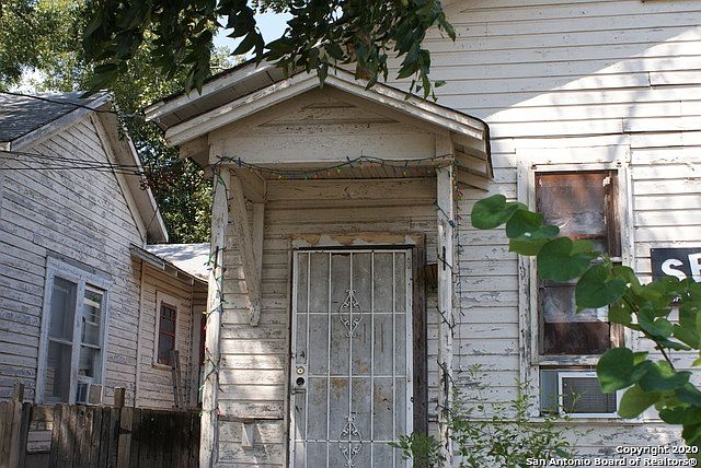 2nd image of 1235 E Crockett St
