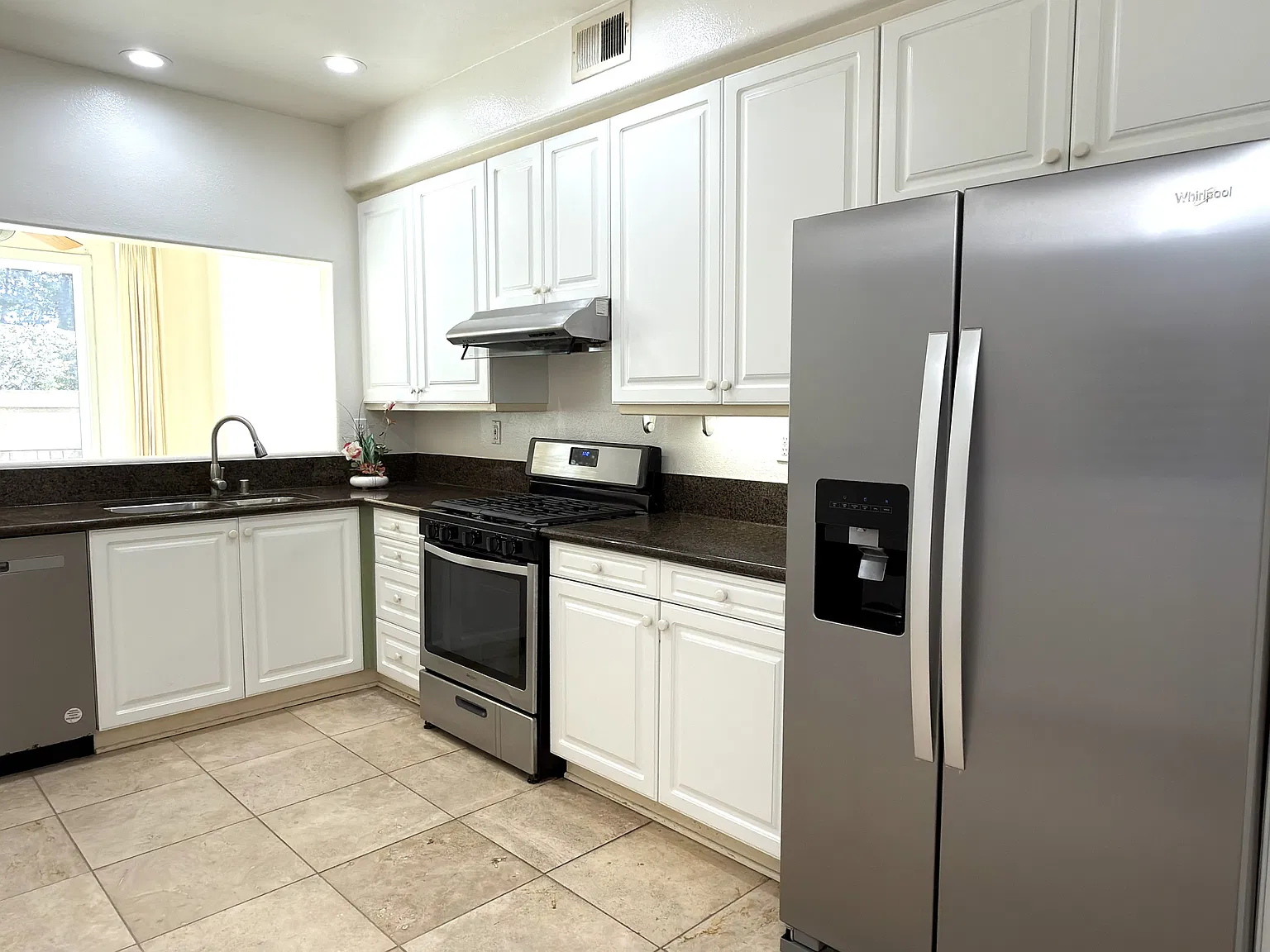 2 bed, 2.5 bath, 1276 sqft, $3,999 — Photo 4