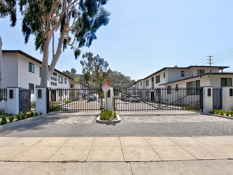 1584 Yosemite Dr — Photo 23