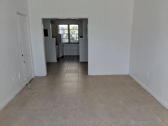 4th image of 631 13th St #8