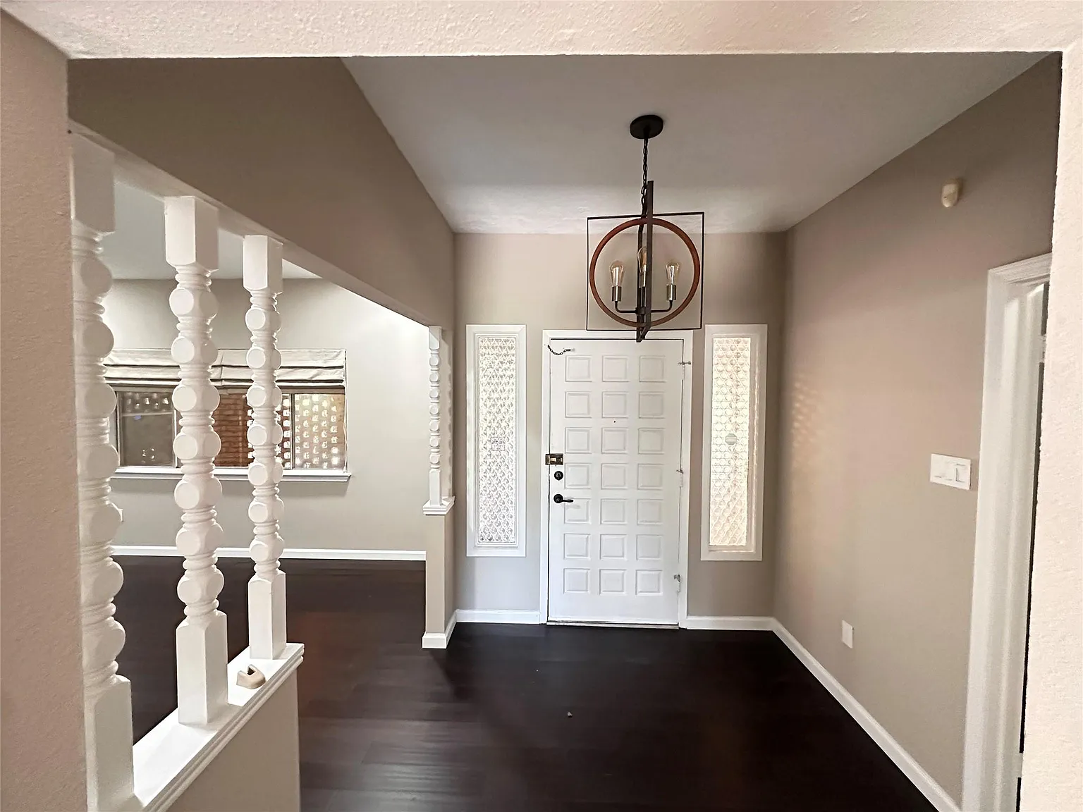 4 bed, 2.0 bath, 2071 sqft, $2,700 — Photo 3