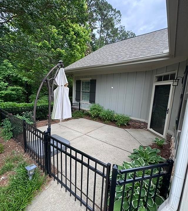 1st image of 122 Edgewood Ct