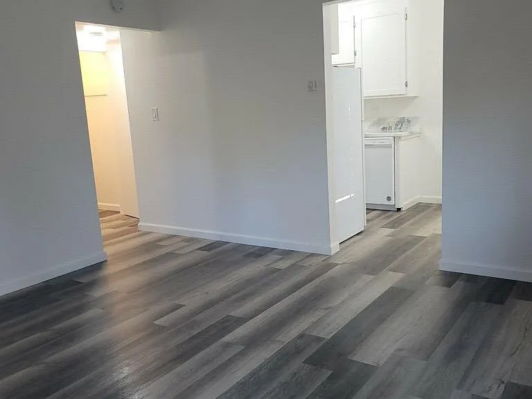 2405 F St — Photo 11