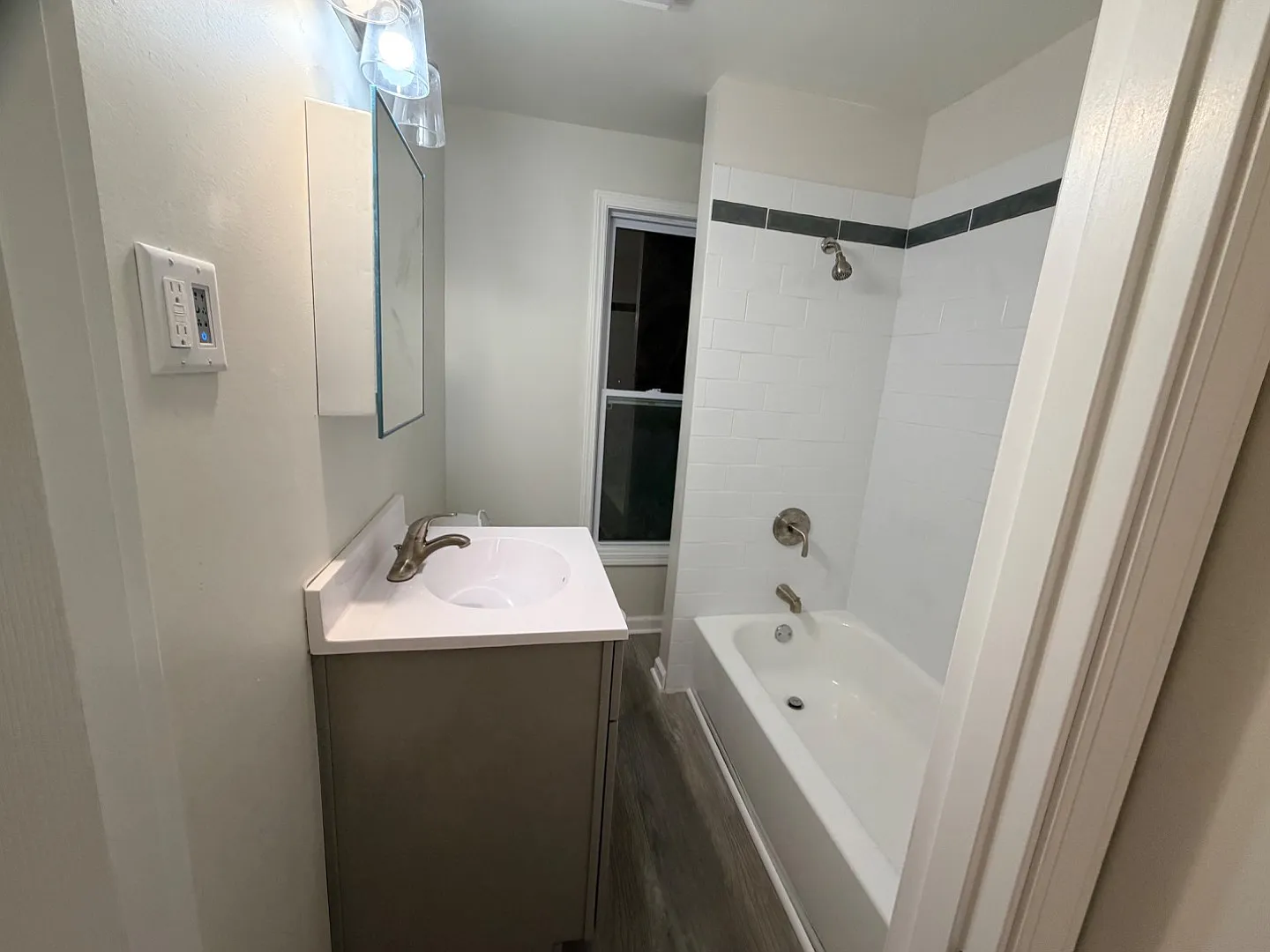 1030 Kilburn Ave - Unit 2 — Photo 2