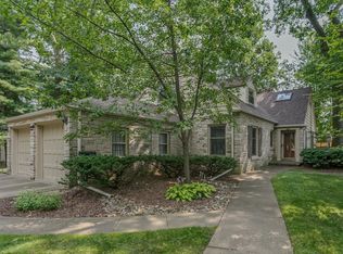 1520 Oakcrest Ct, Appleton, WI 54914