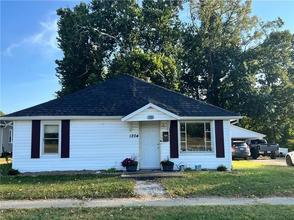 1204 Warrington Ave, Danville, IL 61832