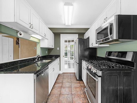 5th image of 684 Grant Cir