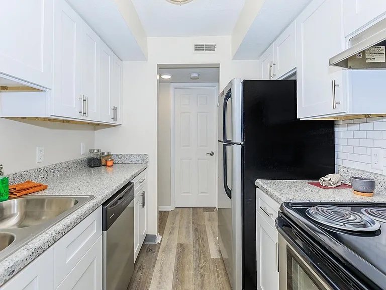 Northwoods Apartments — Photo 17