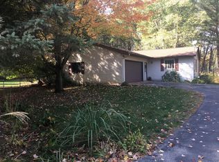 694 Edgecreek Dr, Wayland, MI 49348