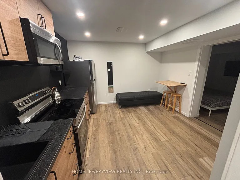 202 Glenada Ct #BASEMENT — Photo 3