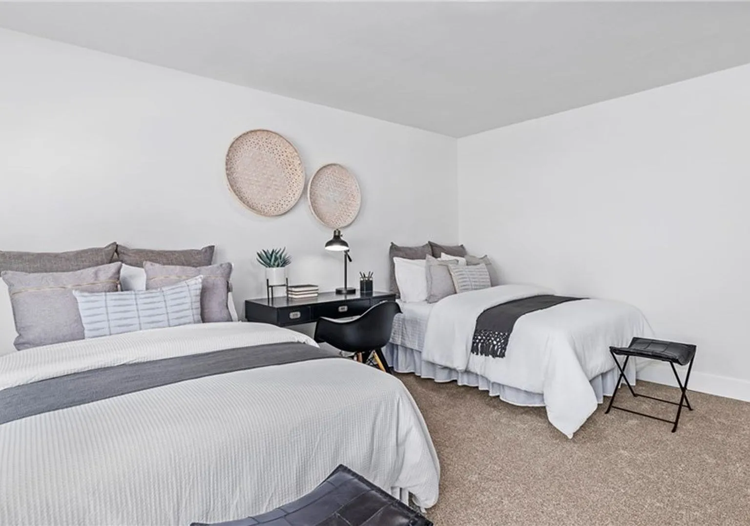 Fabulous Home Off Of Grand Avenue Area Available For Rent!! 5 Large Beds 3.5 Baths — Photo 3