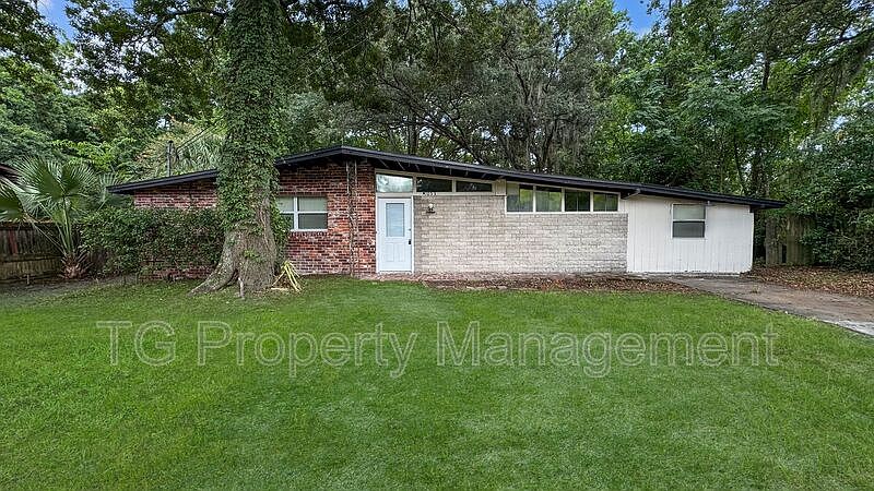 1st image of 1053 Cherbourg Ave E