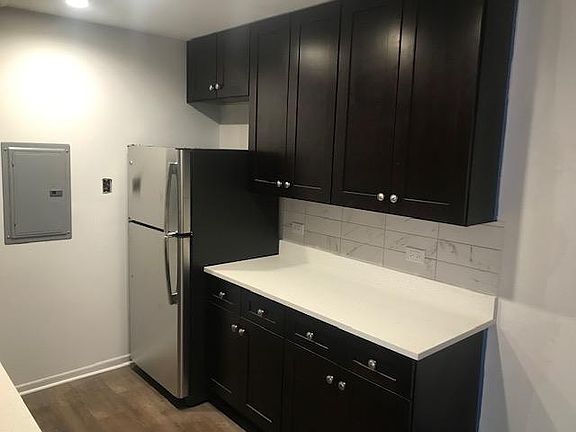 3rd image of 521 W Aldine Ave #210