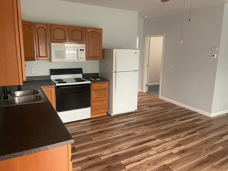 37 Main St #19 — Photo 3