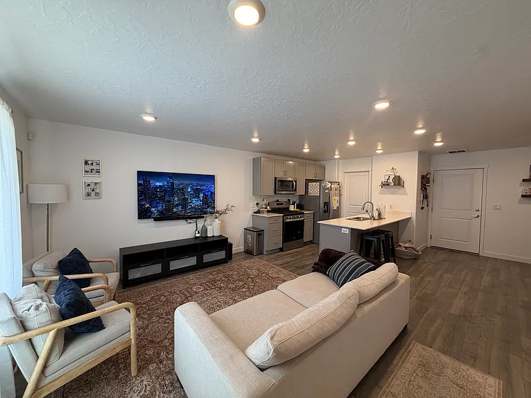 652 N Canvasback Dr — Photo 2