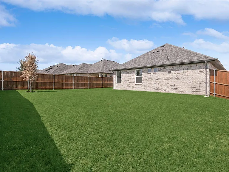 517 Amenduni Ln — Photo 34