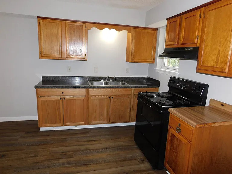 5293 Cedar Bluff Dr — Photo 3