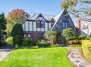 136 Meadbrook Rd, Garden City, NY 11530