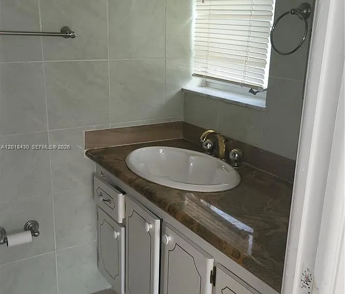 1001 NE 14th Ave #201 — Photo 12