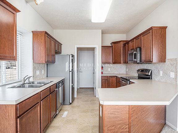 5th image of 10502 S 26th St