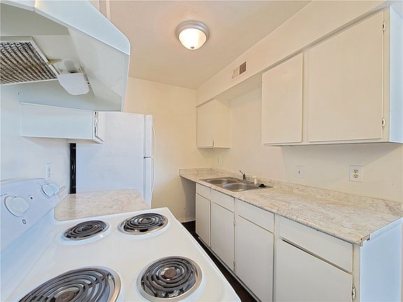 5th image of 2700 Evergreen Cir APT C