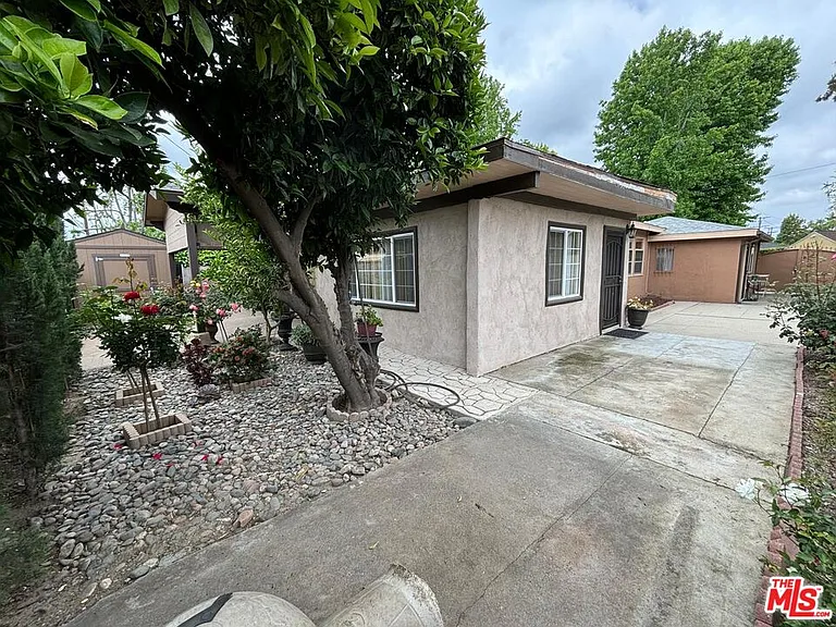 6550 Van Noord Ave — Photo 32